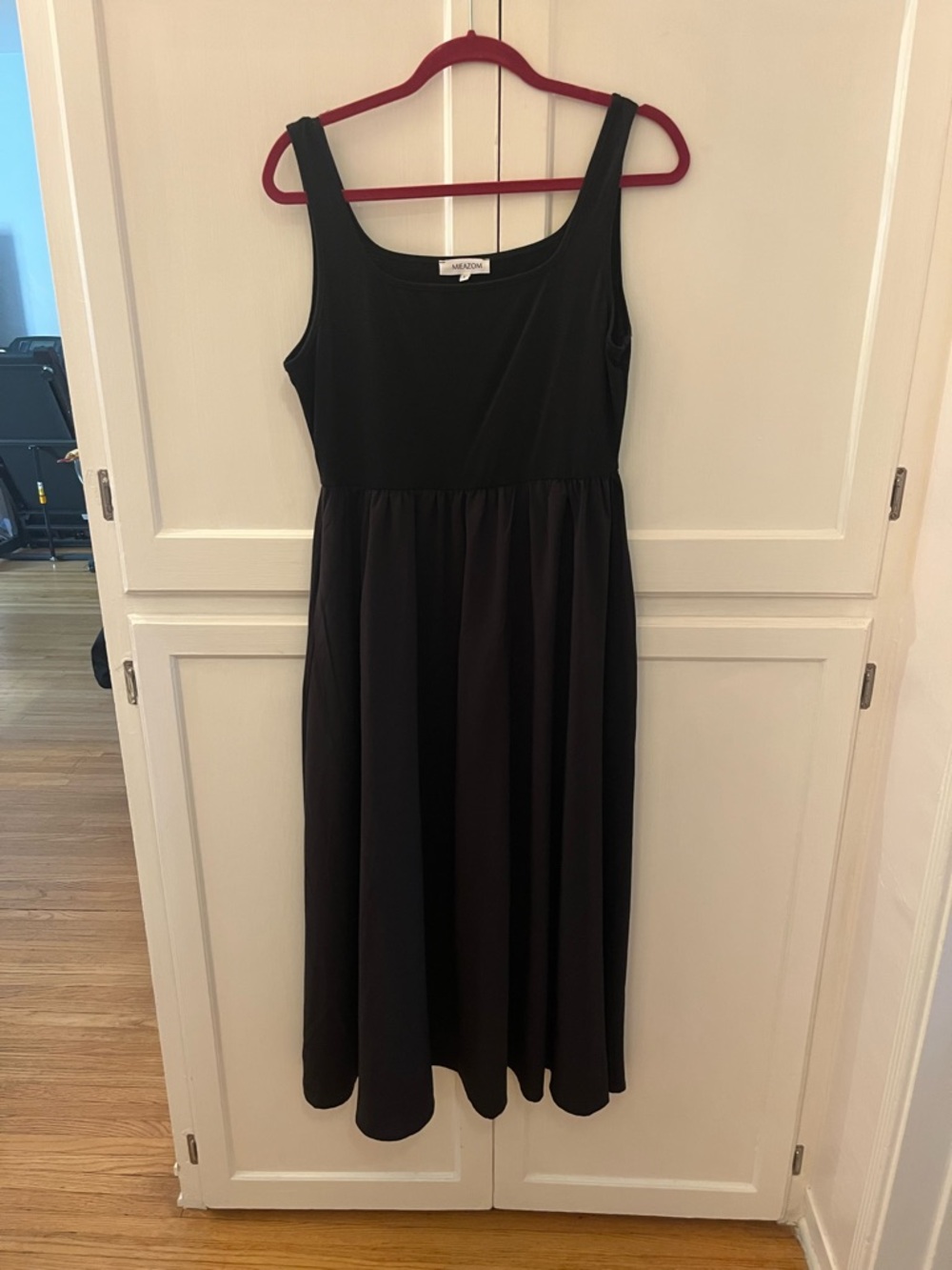 Black Sleeveless Midi Dress